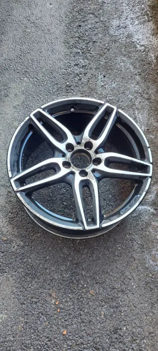 Cerchio Mercedes AMG con graffio