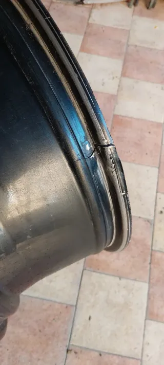 Cerchio Mercedes AMG con graffio