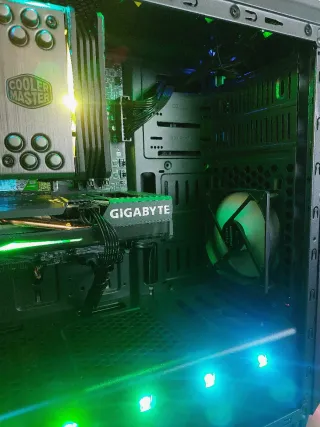 Torre PC Gaming Negra con RGB