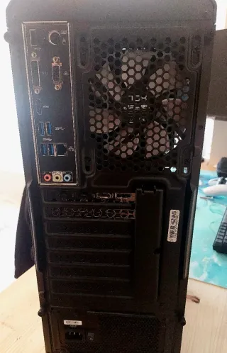 Torre PC Gaming Negra con RGB