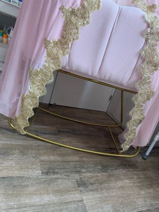 Mini cuna rosa con dosel