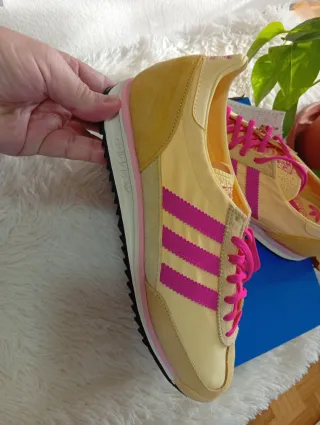 Zapatillas Adidas Beige y Rosa Talla 42