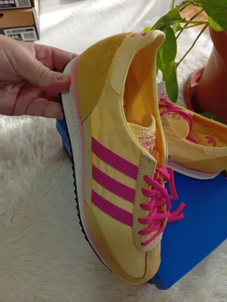 Zapatillas Adidas Beige y Rosa Talla 42