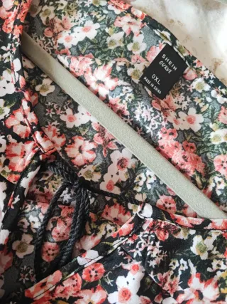 Blusa SHEIN floral talla grande XXL