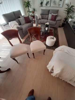 Mesa redonda extensiblede madera maciza y 4 sillas