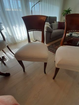 Mesa redonda extensiblede madera maciza y 4 sillas