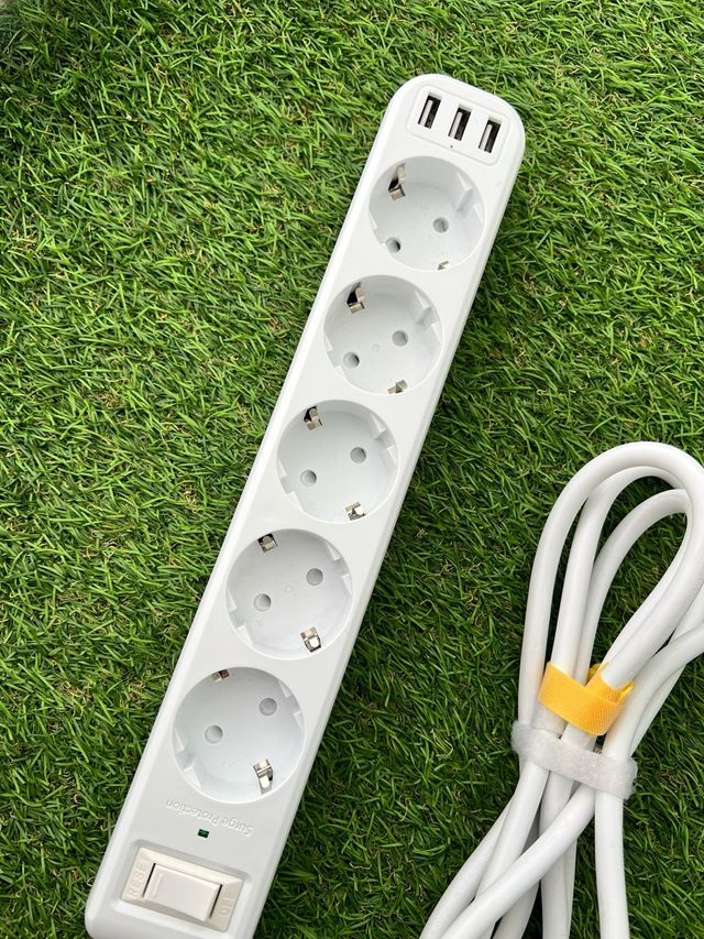 Regleta 5 Enchufes + 3 USB (Blanca)