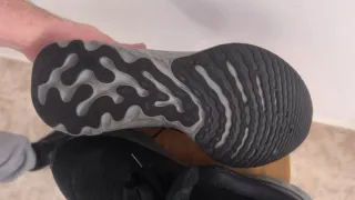 Nike React Infinity Run Flyknit 2 Negro/Dorado