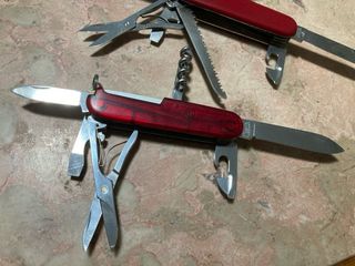 2 Victorinox: Huntsman old e Climber