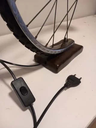 Lámpara Mesa Industrial Rueda Metal Madera