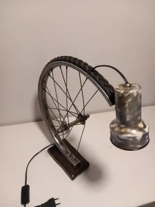 Lámpara Mesa Industrial Rueda Metal Madera