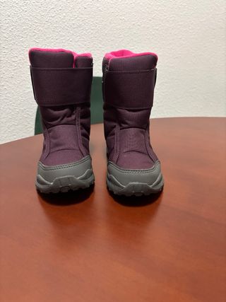 Botas nieve niña moradas y rosas. Talla 28.