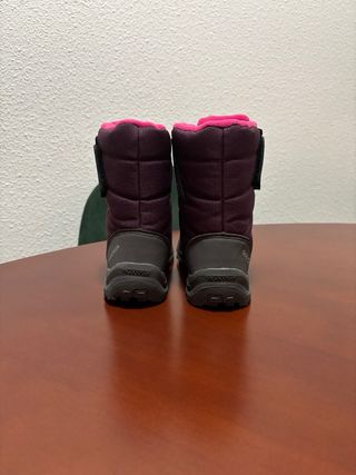 Botas nieve niña moradas y rosas. Talla 28.
