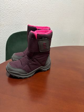 Botas nieve niña moradas y rosas. Talla 28.