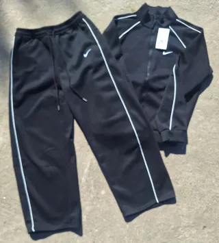 Conjunto chándal Nike negro