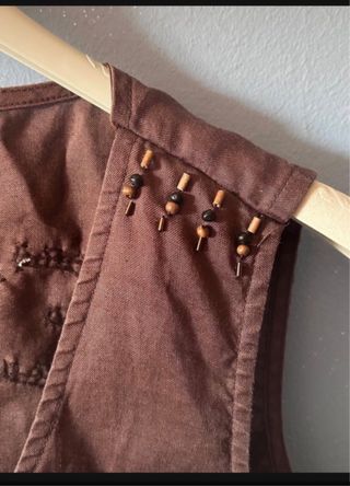 Canotta in puro lino con cintura ricamata etnica