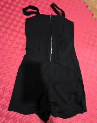 Mono corto negro con cremallera tallas S y M