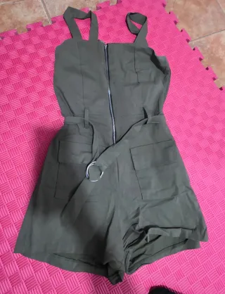 Mono corto negro con cremallera tallas S y M