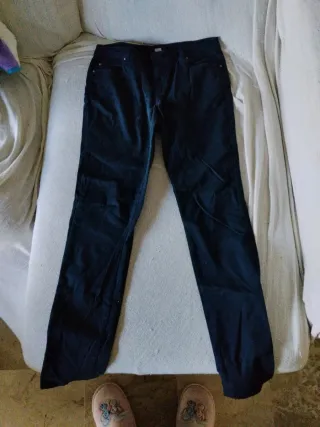 Pantalón pitillo negro