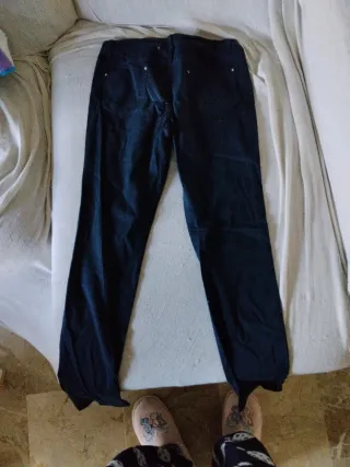 Pantalón pitillo negro