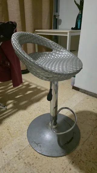 Butaca giratoria plateada