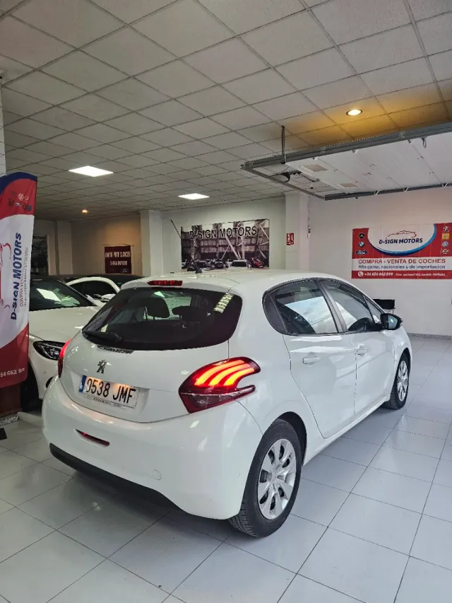 Peugeot 208 2016