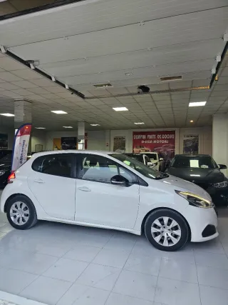Peugeot 208 2016
