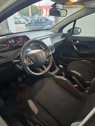 Peugeot 208 2016