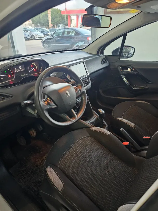 Peugeot 208 2016
