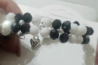 Bracciale perline bianche e nere