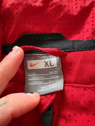 Chaqueta Manchester United Nike Roja y Negra