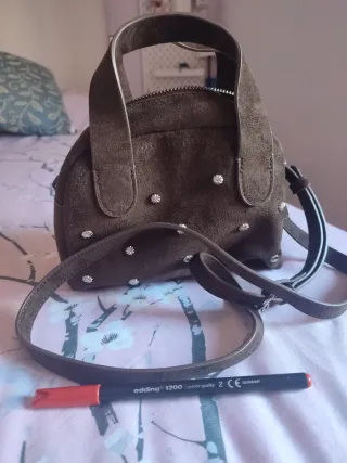 Bolso Parfois marrón con tachuelas