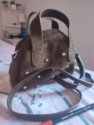 Bolso Parfois marrón con tachuelas