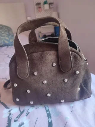 Bolso Parfois marrón con tachuelas