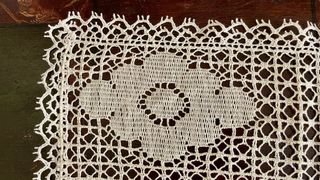 Tovaglia in pizzo filet floreale 100x100 cm