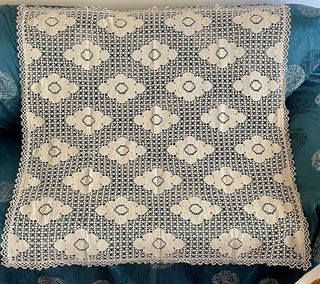 Tovaglia in pizzo filet floreale 100x100 cm