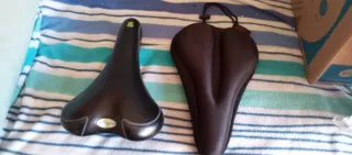 Sillín Bici Negro + Funda Gel