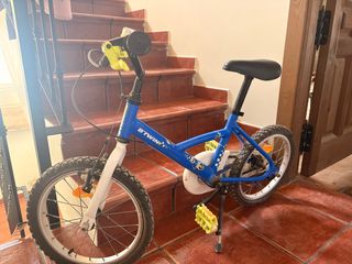 Bicicleta infantil azul BTWIN