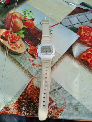 Orologio Casio Digitale Bianco e Beige