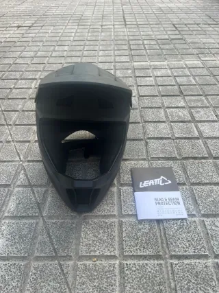 Casco Integral Negro Leatt
