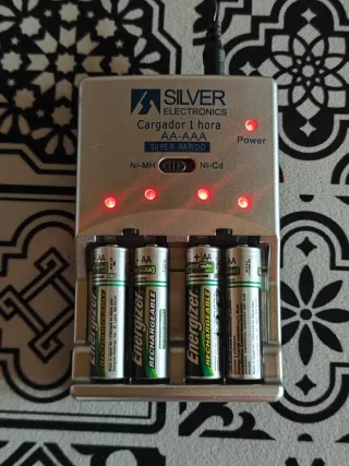 Cargador super rápido AA-AAA Silver Electronics