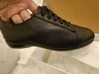 Zapatos Hispanitas para mujer negros de piel.
