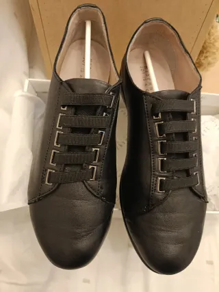 Zapatos Hispanitas para mujer negros de piel.