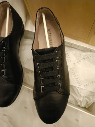 Zapatos Hispanitas para mujer negros de piel.