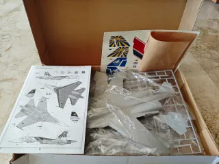 Maqueta Avión SU-27 Russian Knights 1/48