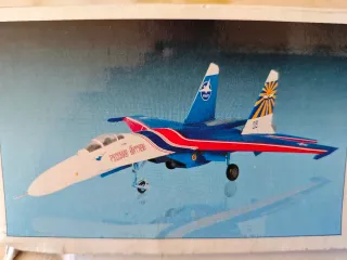 Maqueta Avión SU-27 Russian Knights 1/48