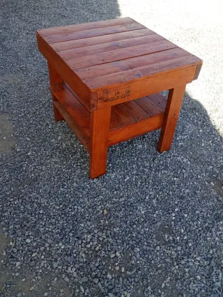 Mesa auxiliar de madera mueble