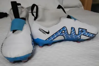 Botas NIKE AIR ZOOM MERCURIAL.     Talla 37.5