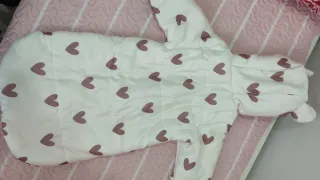 Saco calentito para bebé con corazones