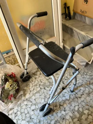 Andador Plegable con Ruedas